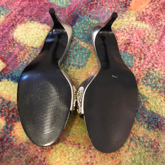 Colin Stuart 3 Inch Silver Heels - Picture 6 of 6